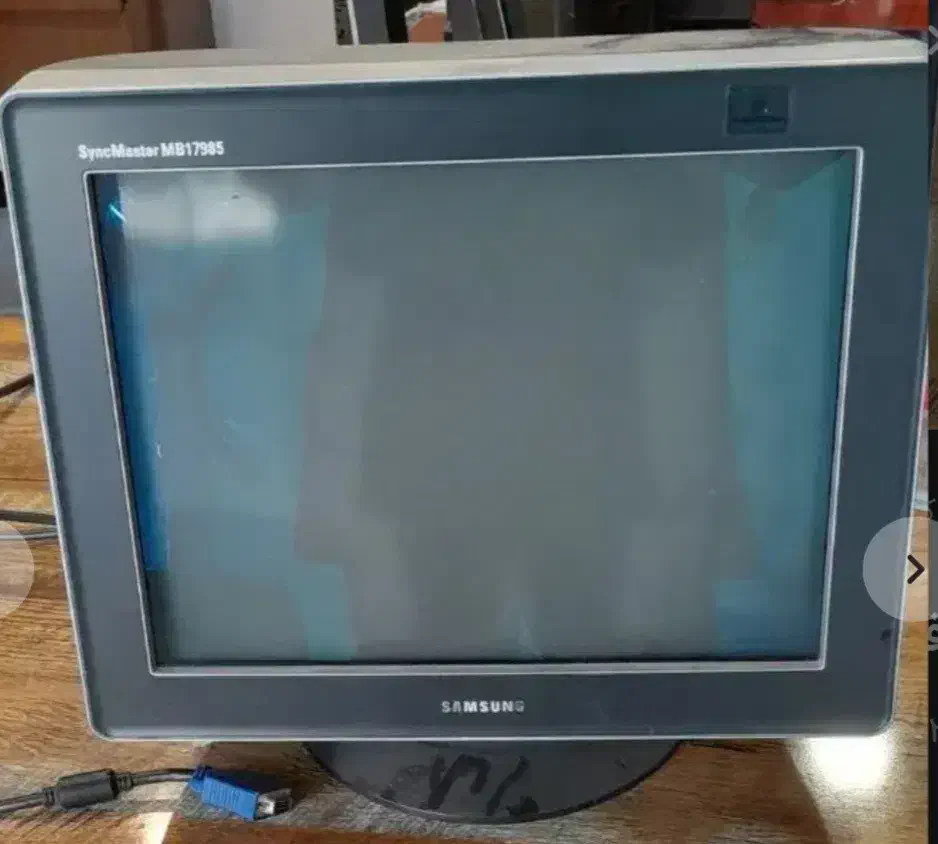 سه عدد مانیتور کامپیوتر سالم کم کار|قطعات و لوازم جانبی رایانه|مشهد, ولیعصر (شهرک غرب)|دیوار