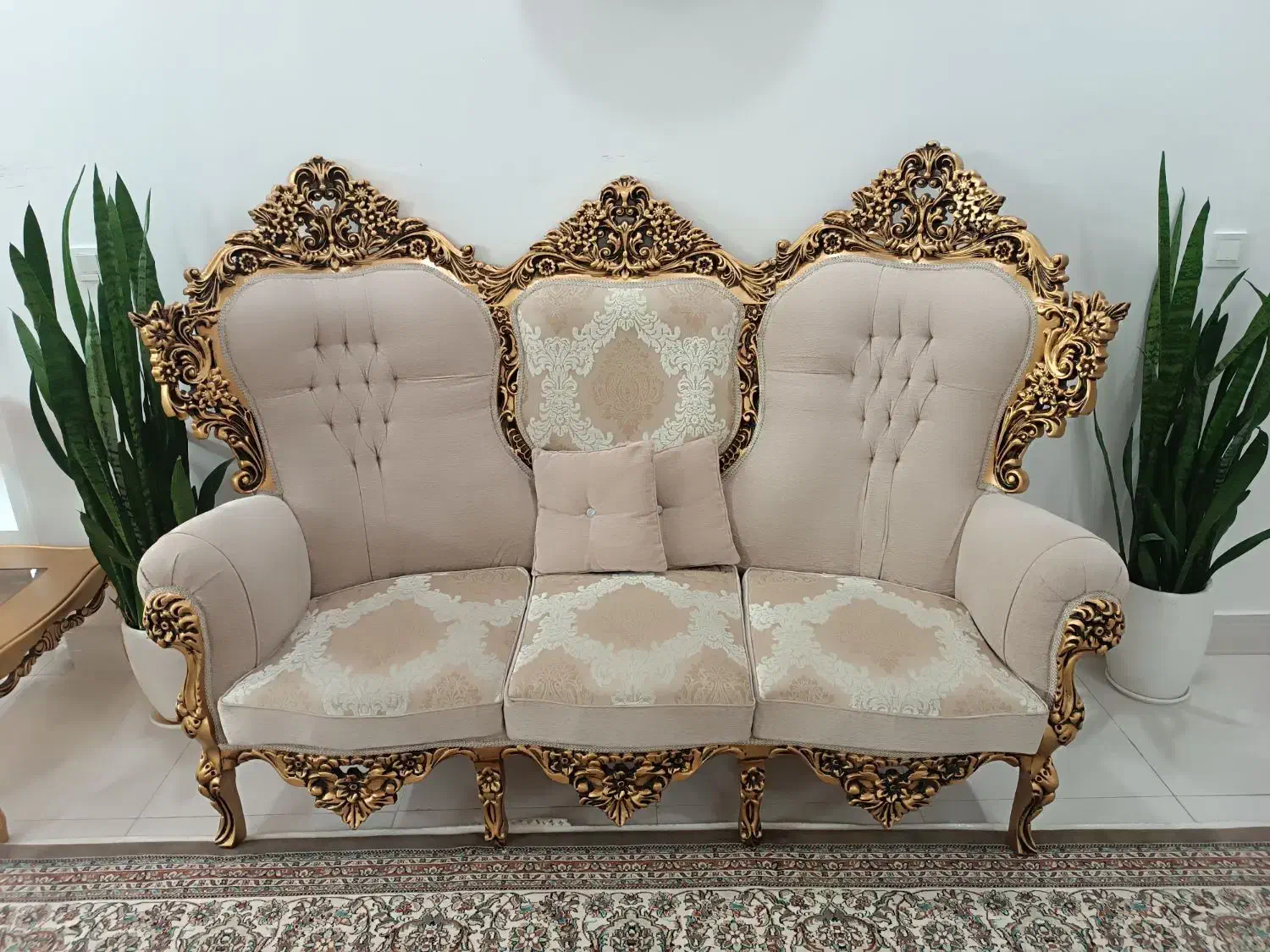 مبل سلطنتی ۹نفره|مبلمان خانگی و میز عسلی|گلبهار, شهر جدید گلبهار|دیوار