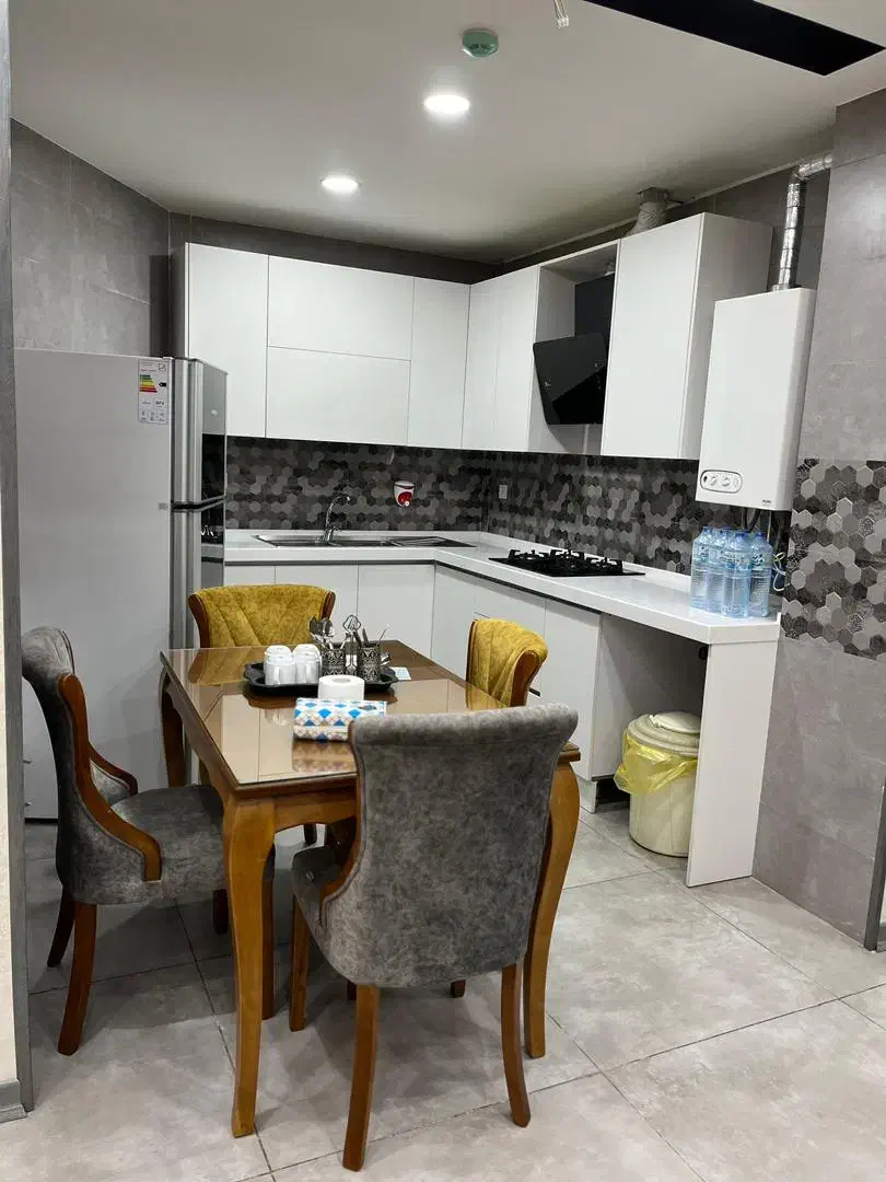 اجاره آپارتمان مبله لوکس ( کوتاه مدت)|اجارهٔ کوتاهمدت آپارتمان و سوئیت|شیراز, ابیوردی|دیوار