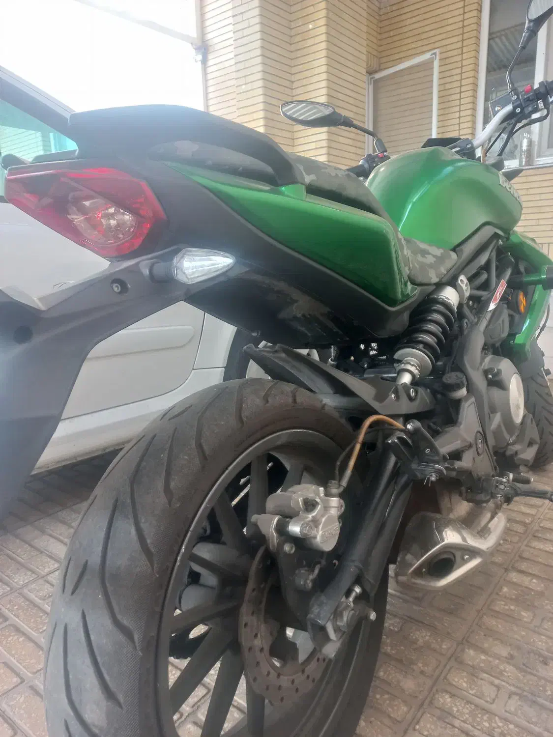 بنلی۳۰۰ جفت سیلندر مدل۹۶|موتورسیکلت|کاشان, شهرک ۲۲ بهمن|دیوار