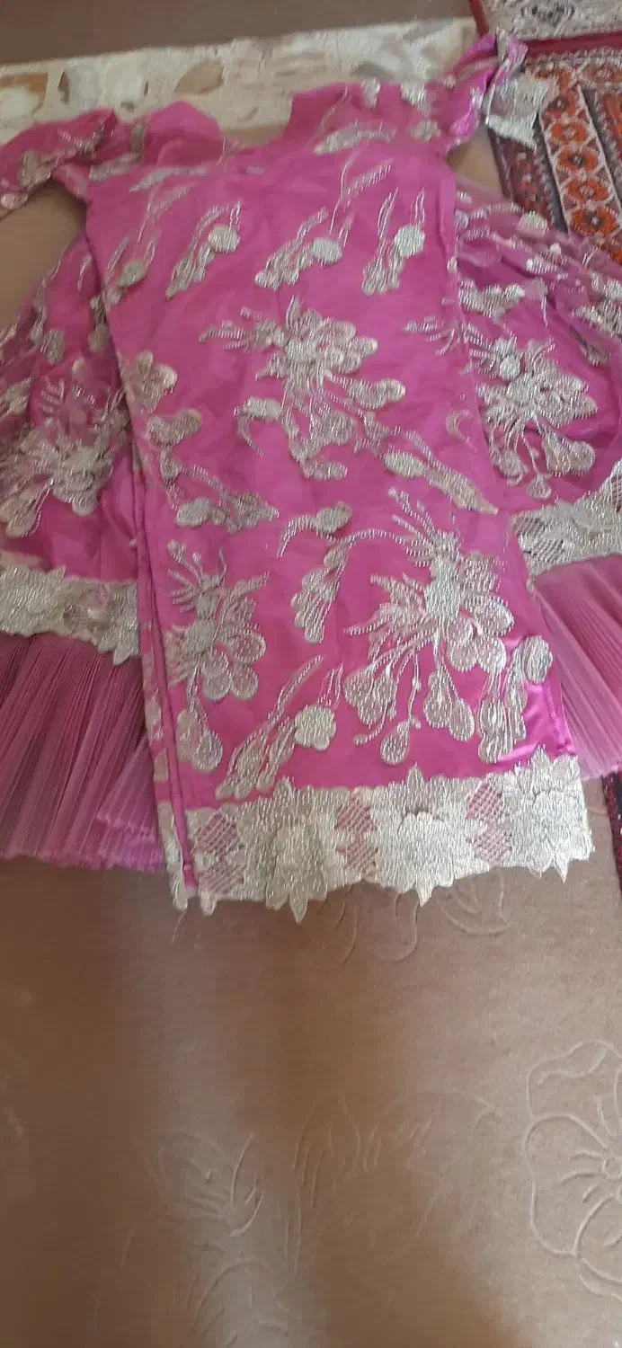 لباس نو یه بار استفاده شده|لباس|خنج, |دیوار