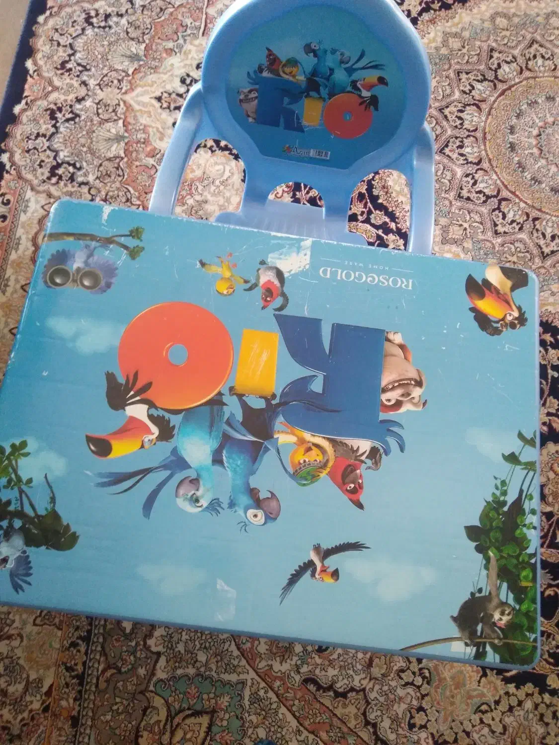 میز و صندلی|تخت و صندلی بچه|صحنه, |دیوار