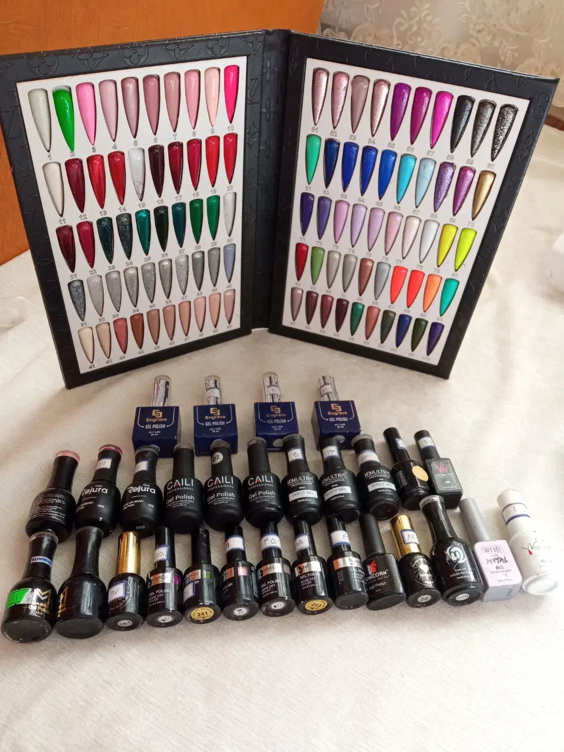 پک کاشت ناخن در حد نو فقط ۱۲ملیون با ۸۶عدد لاک ژل|آرایشی، بهداشتی، درمانی|سراب, |دیوار