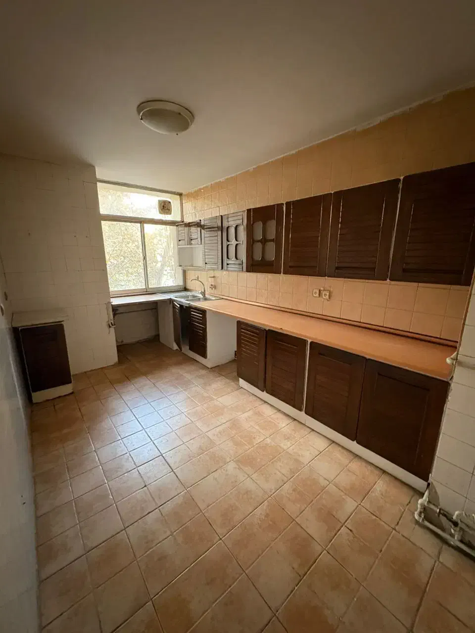 ۱۴۰متر دوخوابه فول امکانات ظفر فریدافشار