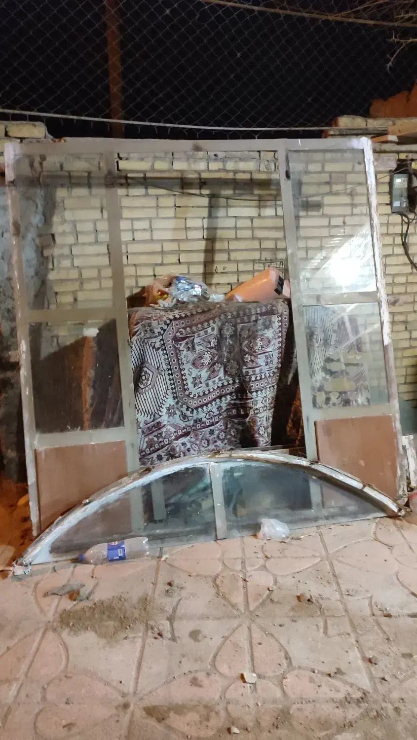 درب‌های دست دوم حیاطی و اتاق و انباری|مصالح و تجهیزات ساختمان|مبارکه, |دیوار