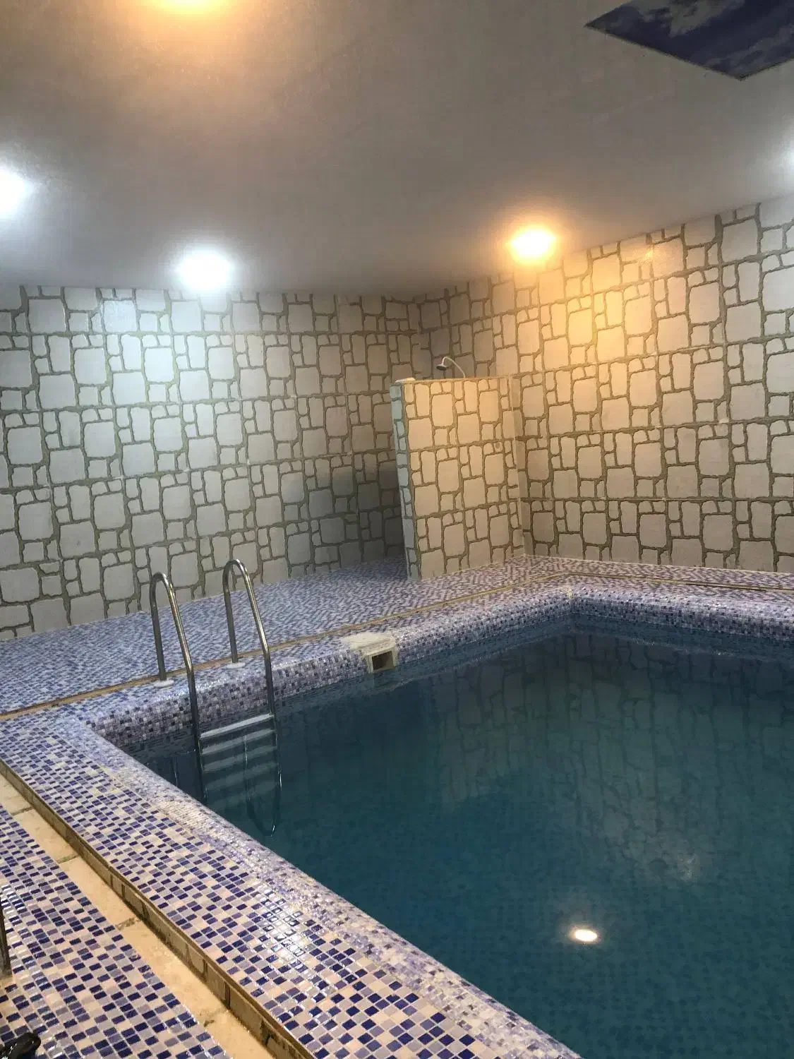 اجاره ویلا استخر سرپوشیده آب گرم|اجارهٔ کوتاه‌مدت ویلا و باغ|قوچان, |دیوار