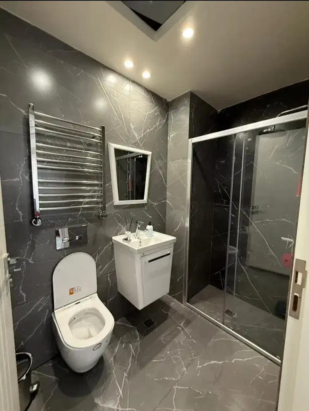 کرمان جنوبی / 95 متر 2 خواب / رو به آفتاب