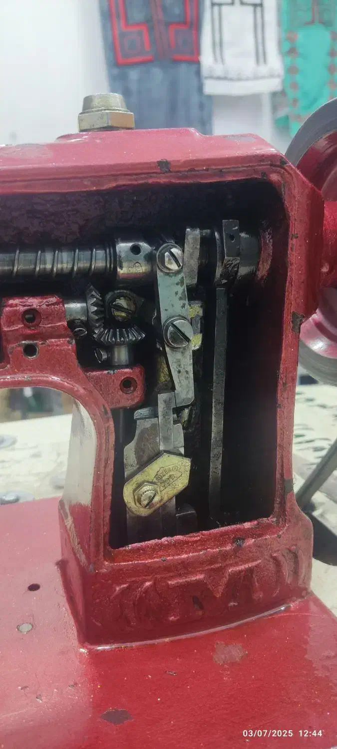 گلدوزی|چرخ خیاطی و ریسندگی|سراوان, |دیوار