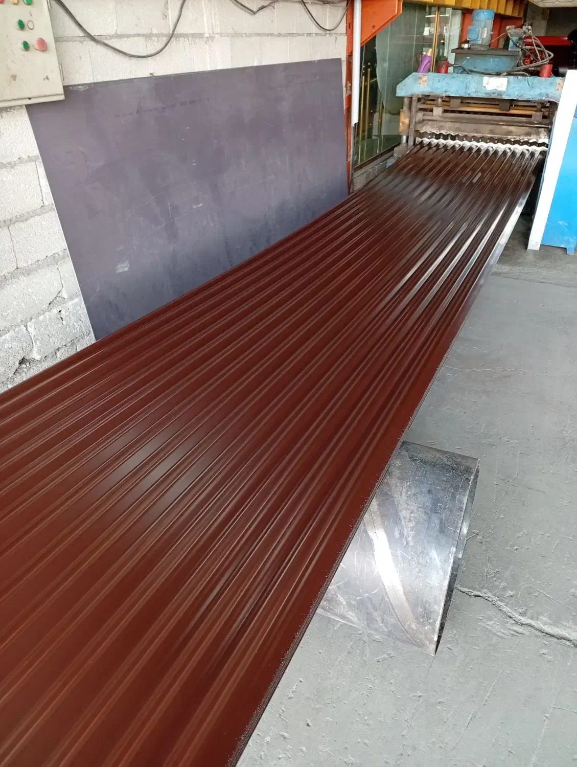 تولید و فروش ورق های شیروانی و پانل ساندویچی|عمده‌فروشی|تبریز, |دیوار