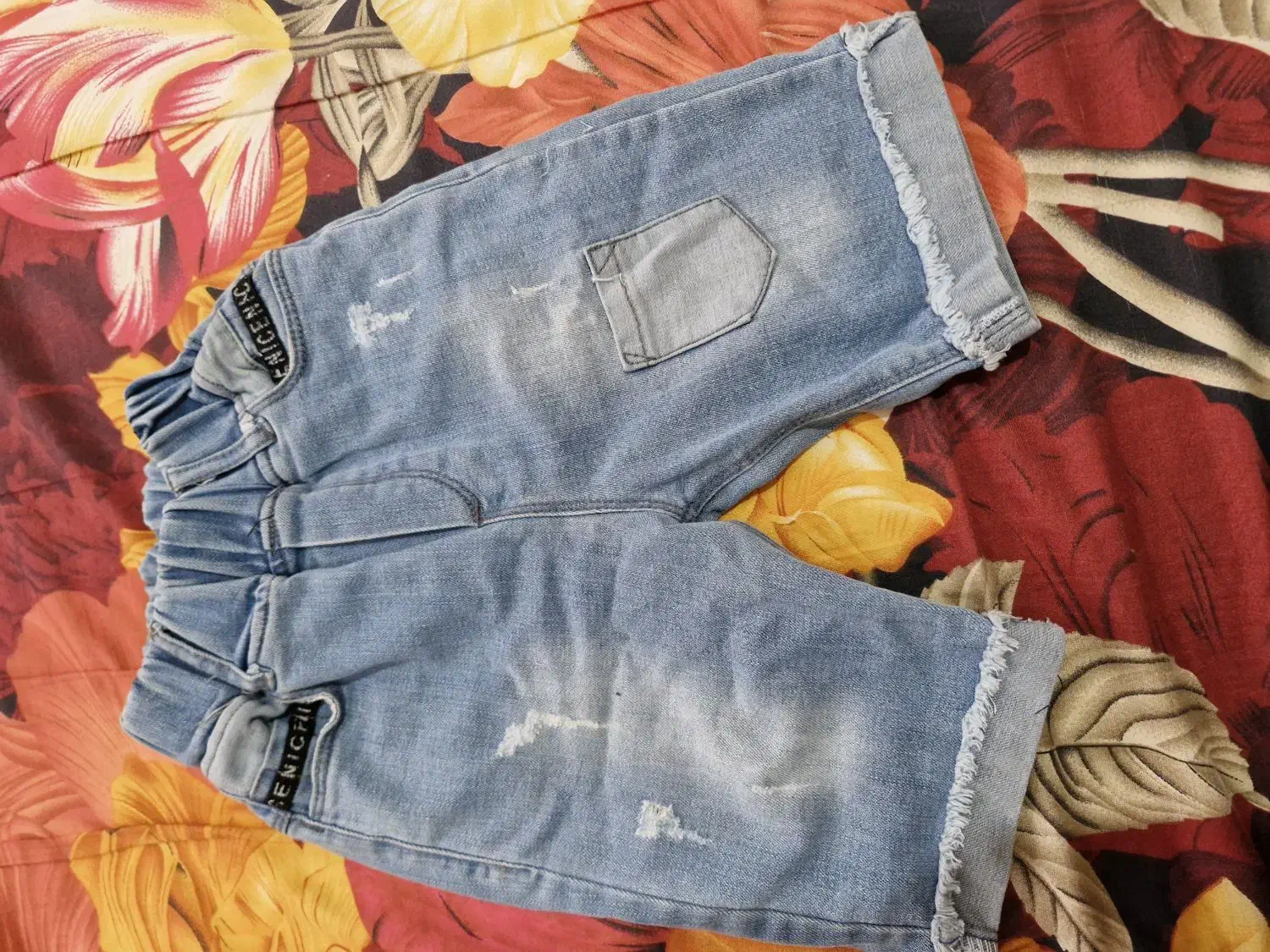 پوشاک و کفش بچه گانه در حد نو|کفش و لباس بچه|بندر انزلی, گمرک|دیوار