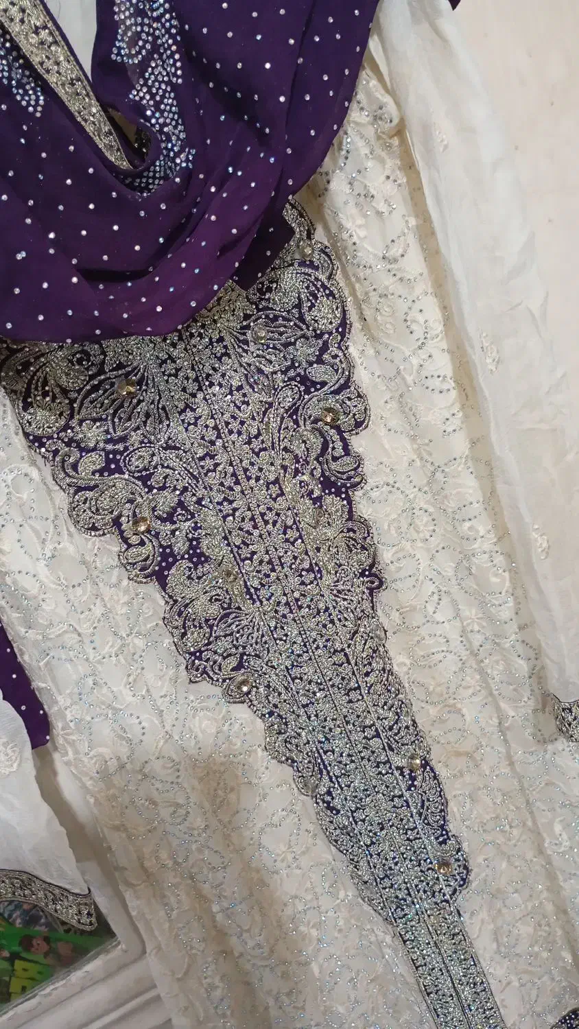 لباس هندی|لباس|مرودشت, ژیان|دیوار