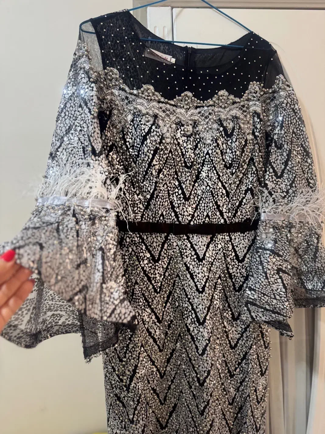 لباس مجلسی|لباس|قدس, شهر‌قدس|دیوار