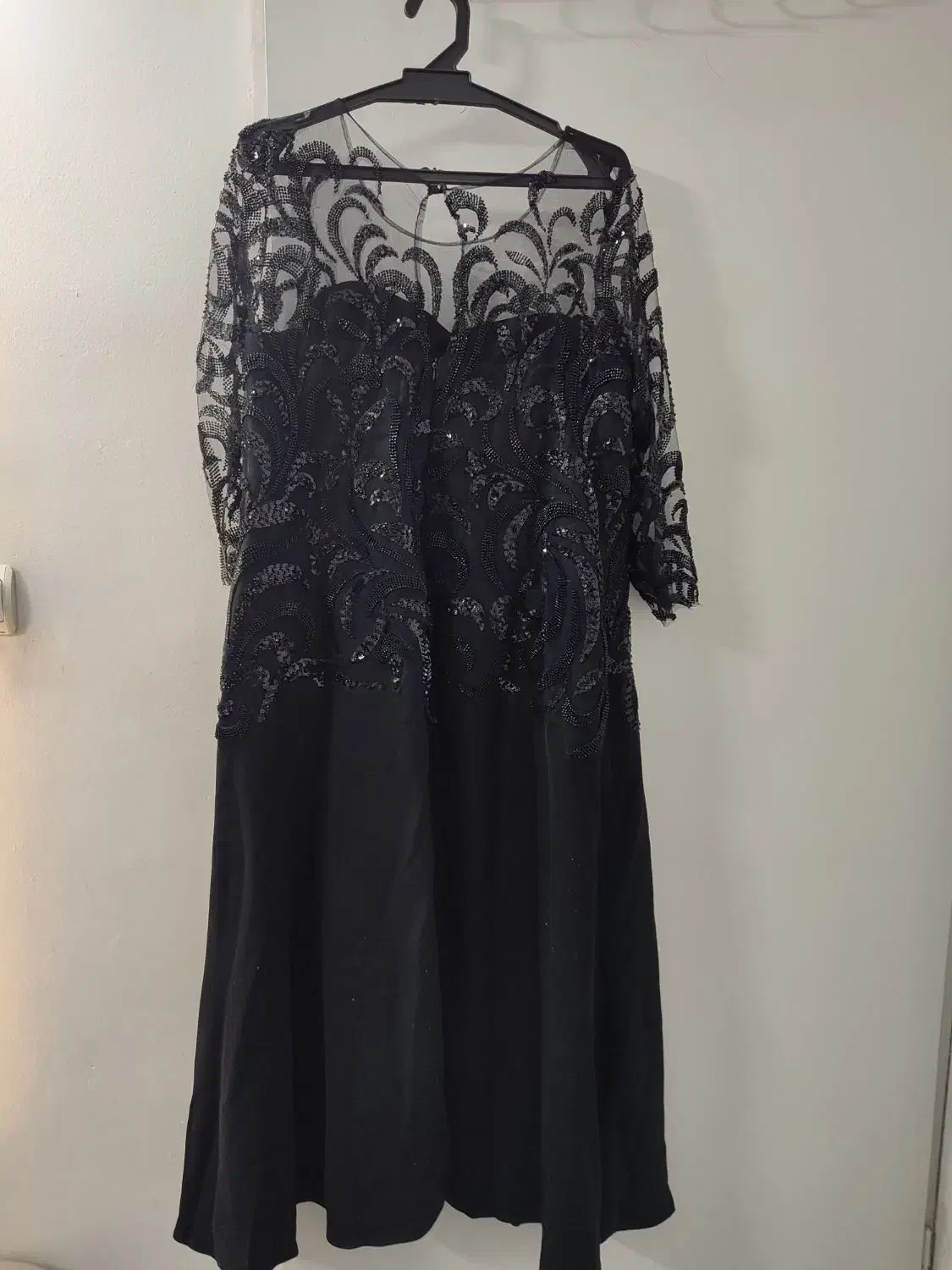 لباس مجلسی|لباس|مشهد, عامل|دیوار