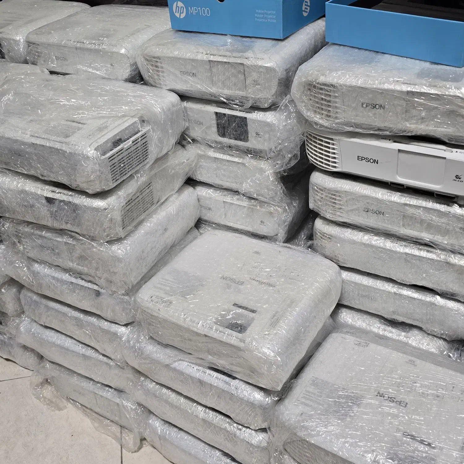 ویدیو پروژکتور w قیمت پخش عمده|تلویزیون و پروژکتور|تهران, صادقیه|دیوار