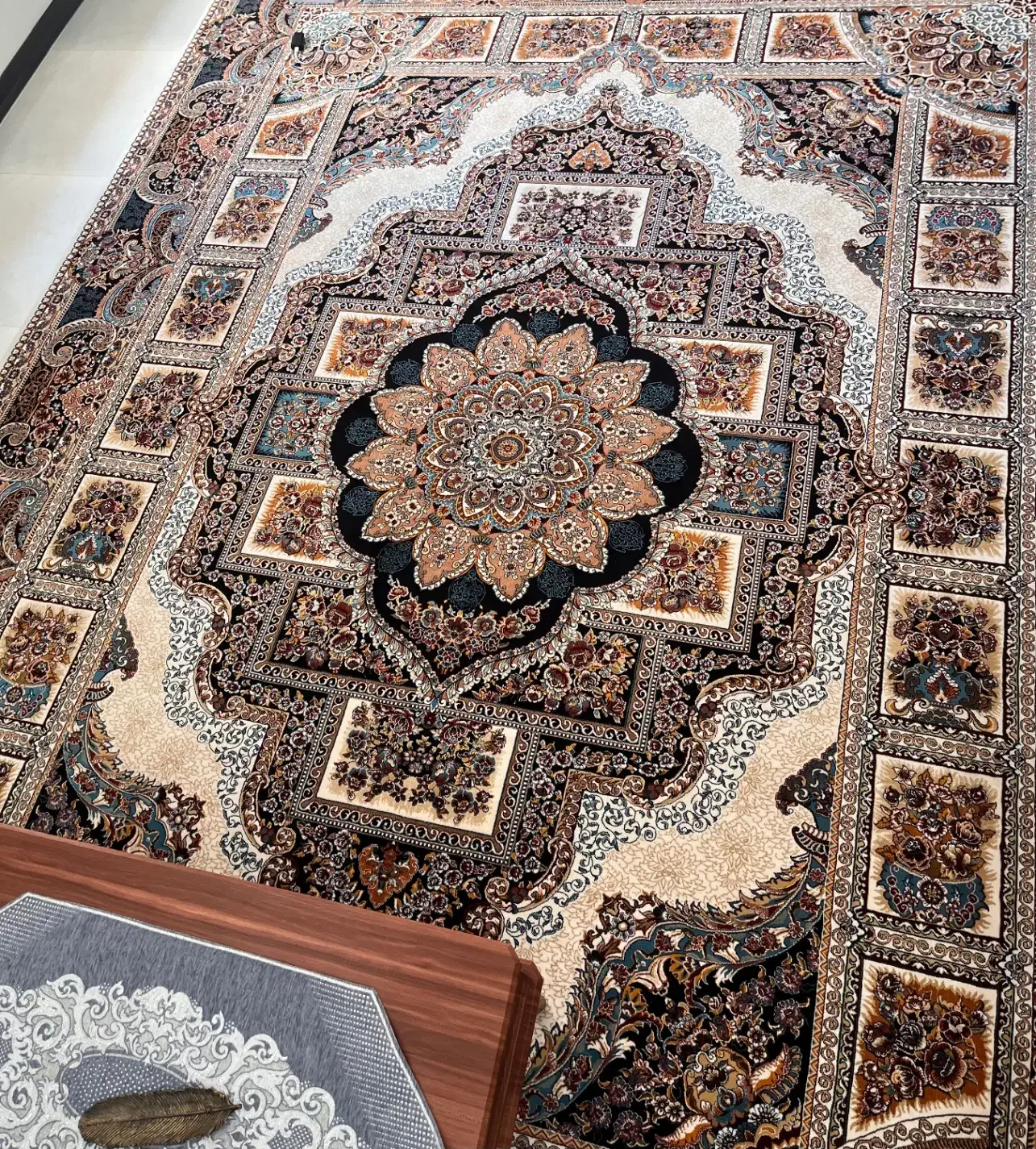 دو تخته فرش ۱۲ متری نو|فرش|اسفراین, |دیوار