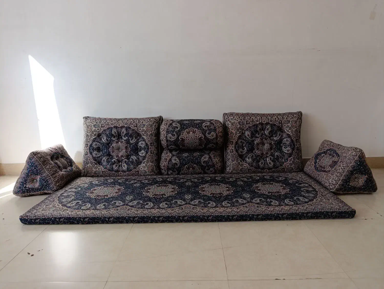 شاه نشین|پشتی|سقز, |دیوار