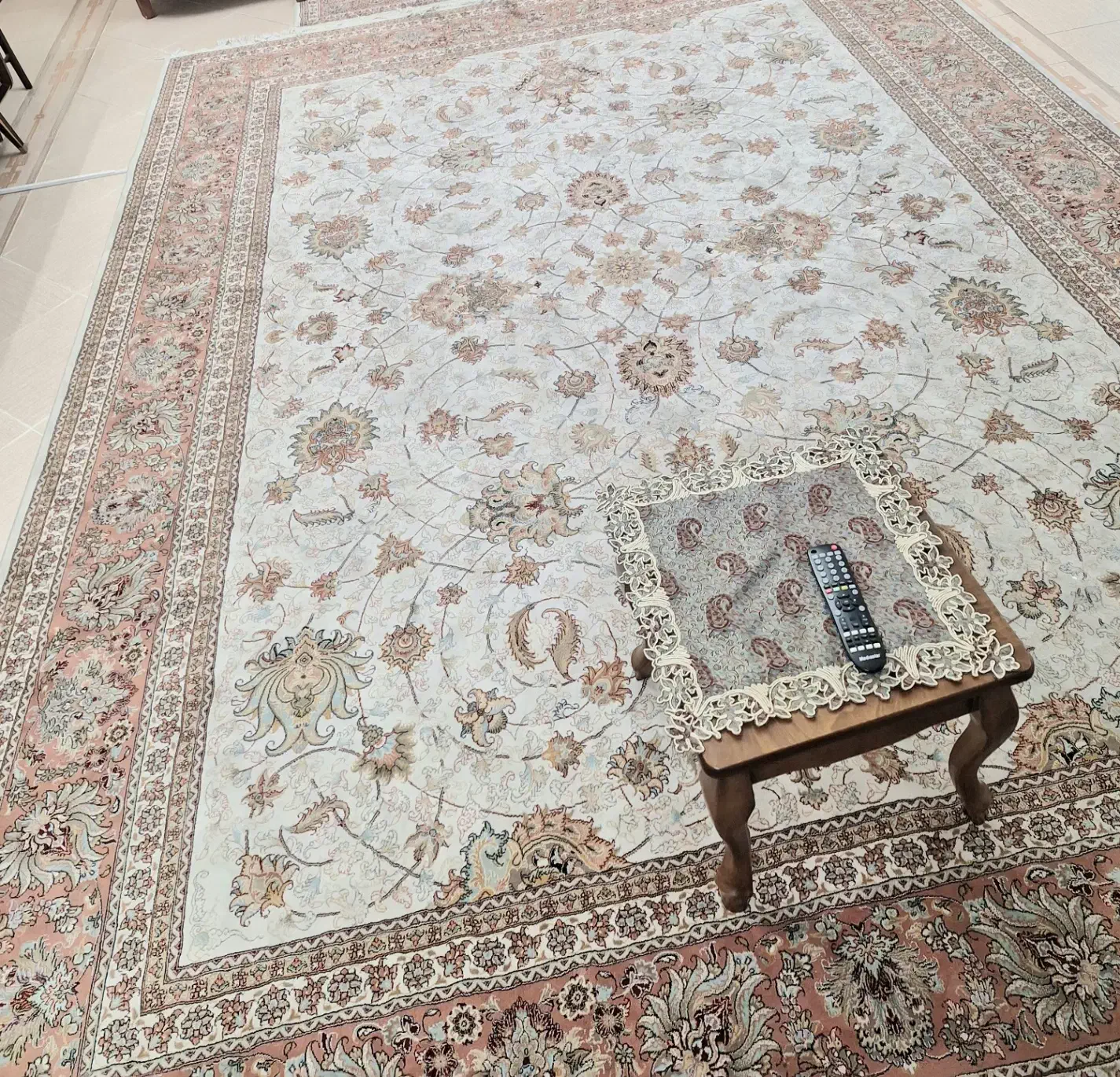 فرش ۱۲ متری افشان ۷۰۰ شانه تراکم ۲۵۵۰|فرش|اصفهان, خانه اصفهان|دیوار