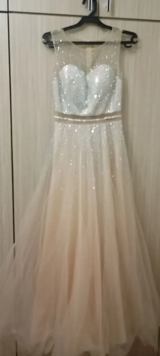 یک عدد لباس عقد|لباس|تبریز, |دیوار