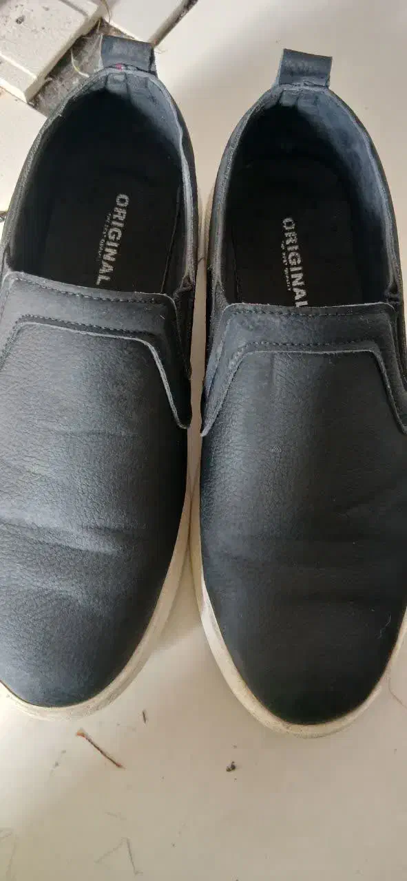 کفش|کیف، کفش، کمربند|قم, شهر قائم|دیوار