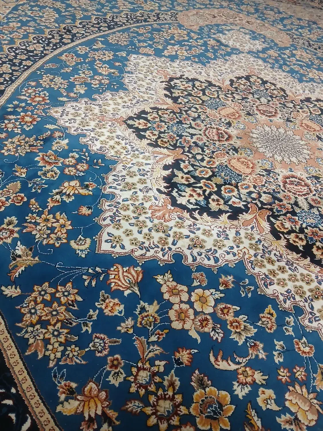 فرش ۱۲ متری ۷۰۰ شانه تمام نخ|فرش|بروجرد, |دیوار