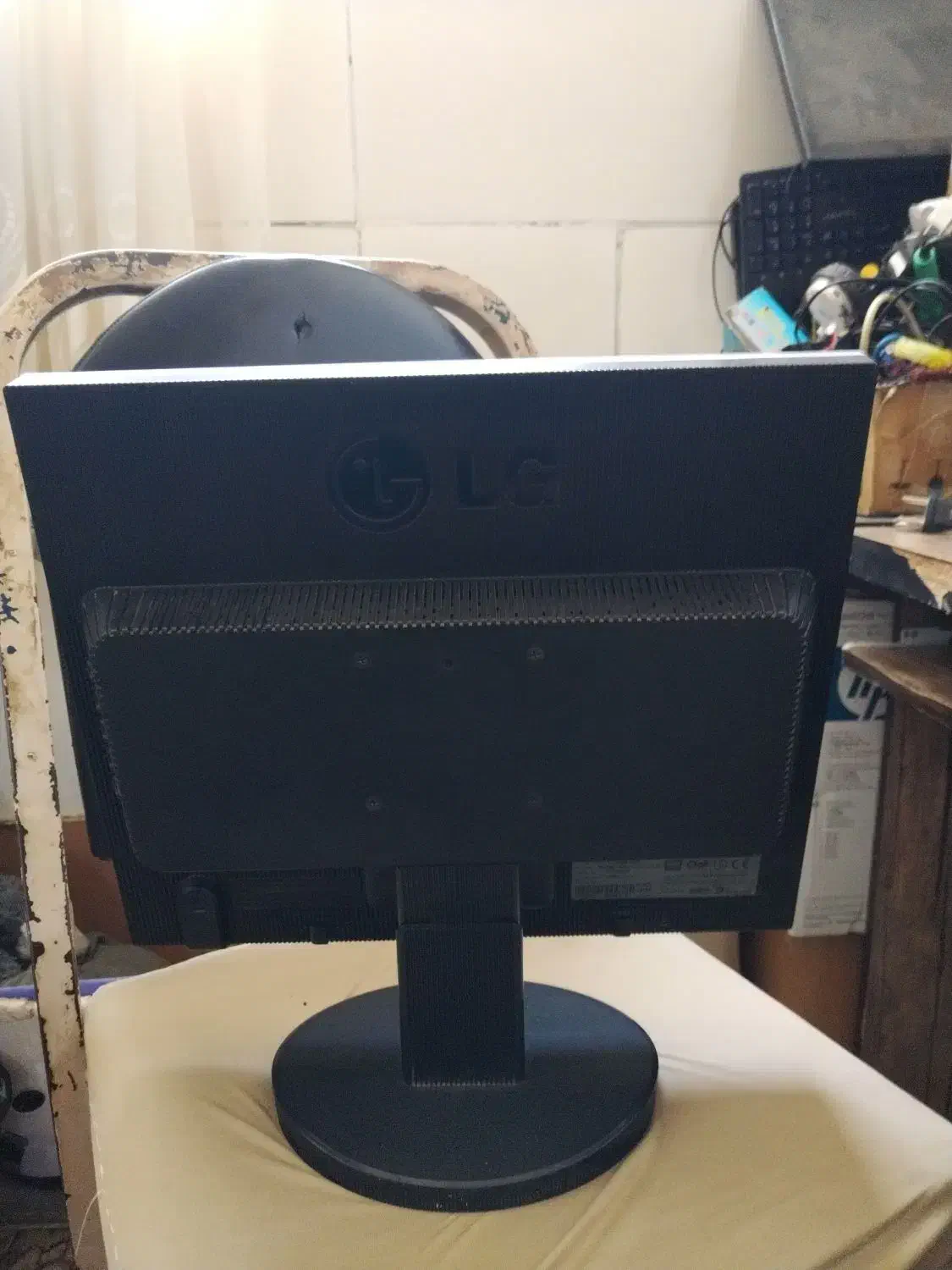 مانیتور 17 الجی با کابل تصویر و برق|قطعات و لوازم جانبی رایانه|سبزوار, شرق کال جنوبی (شمس آبادی)|دیوار