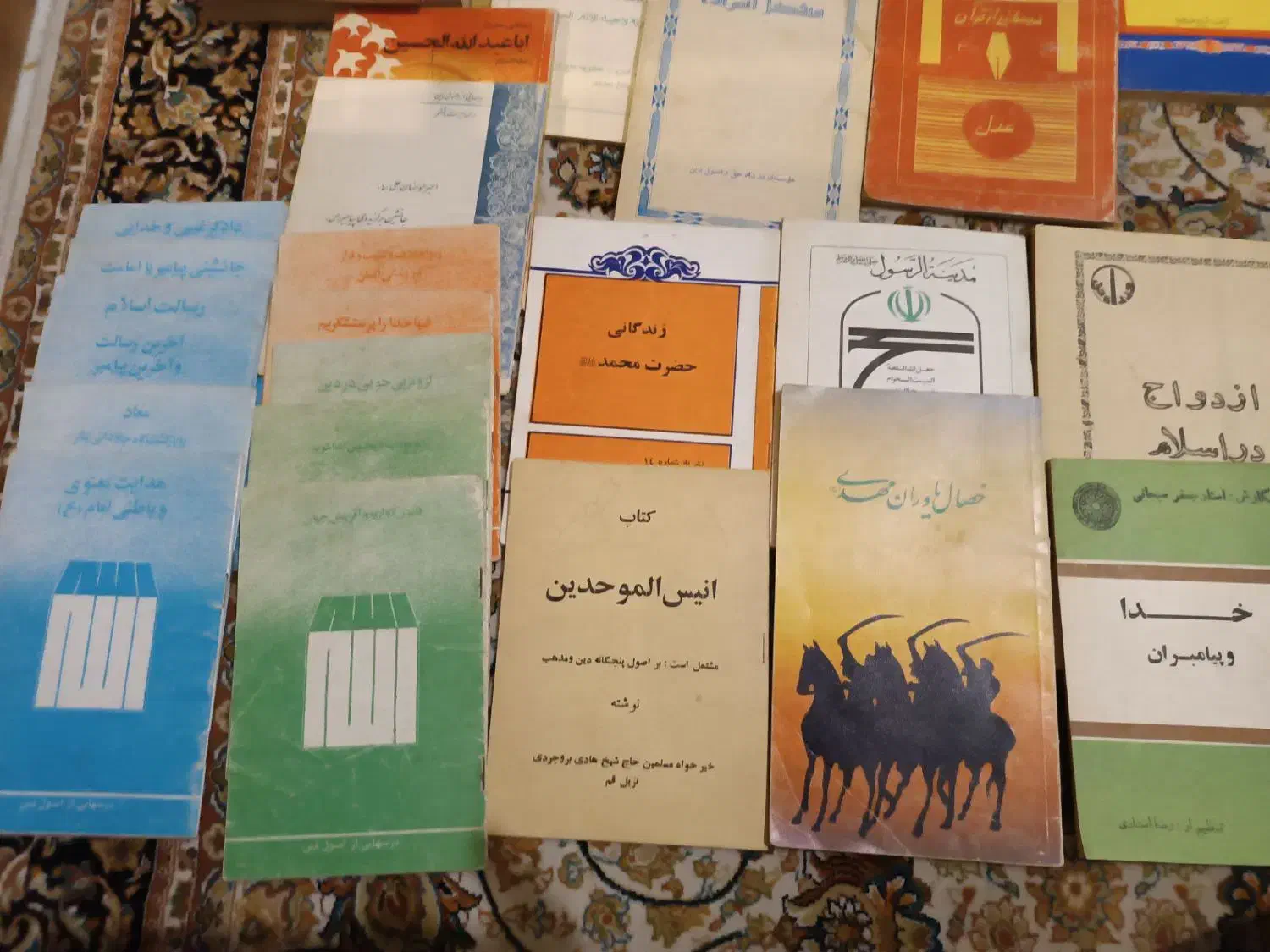 تعدادی کتاب دینی و اسلامی.|کتاب و مجله مذهبی|مشهد, شهرک رازی (شهرک غرب)|دیوار