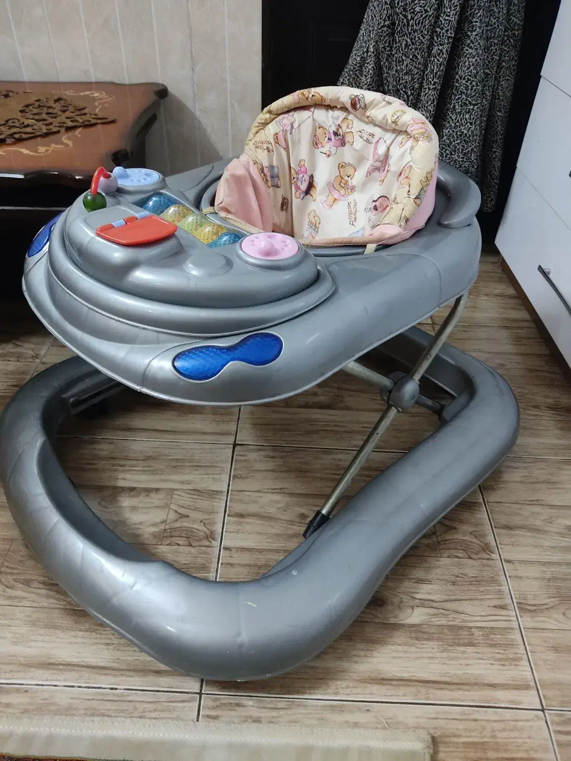 روروک|کالسکه و لوازم جانبی|نیشابور, گنبد سبز|دیوار