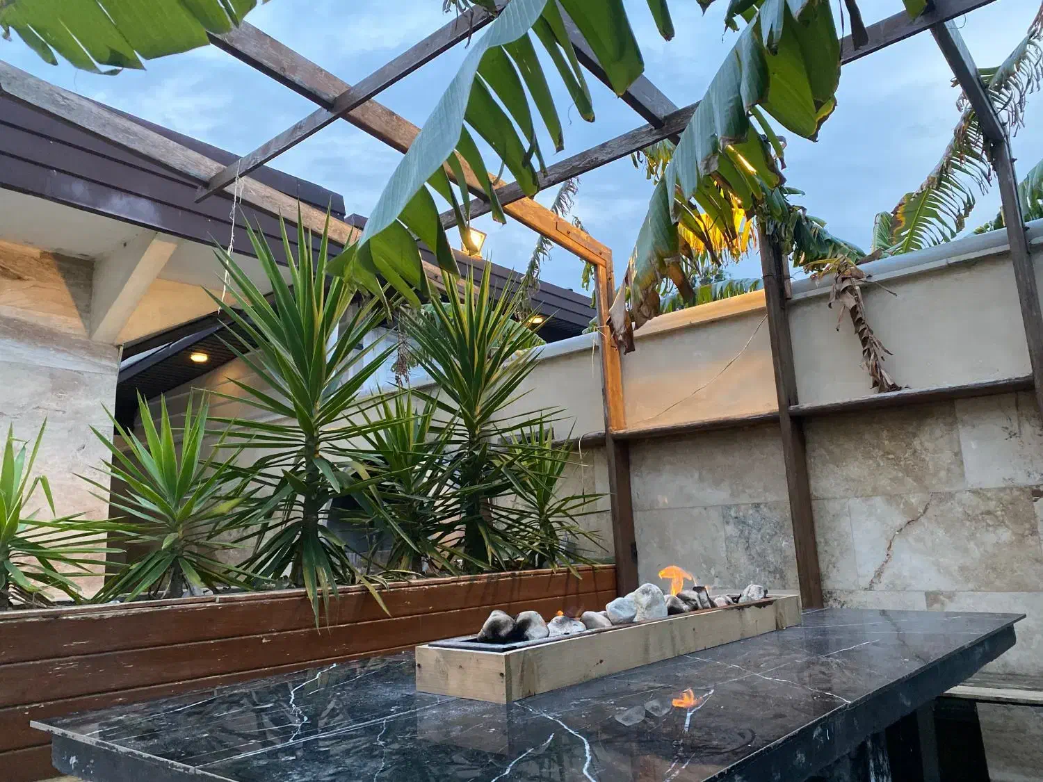 ساحل اختصاصی عمارت فانوس ۱|اجارهٔ کوتاه‌مدت آپارتمان و سوئیت|سرخرود, |دیوار