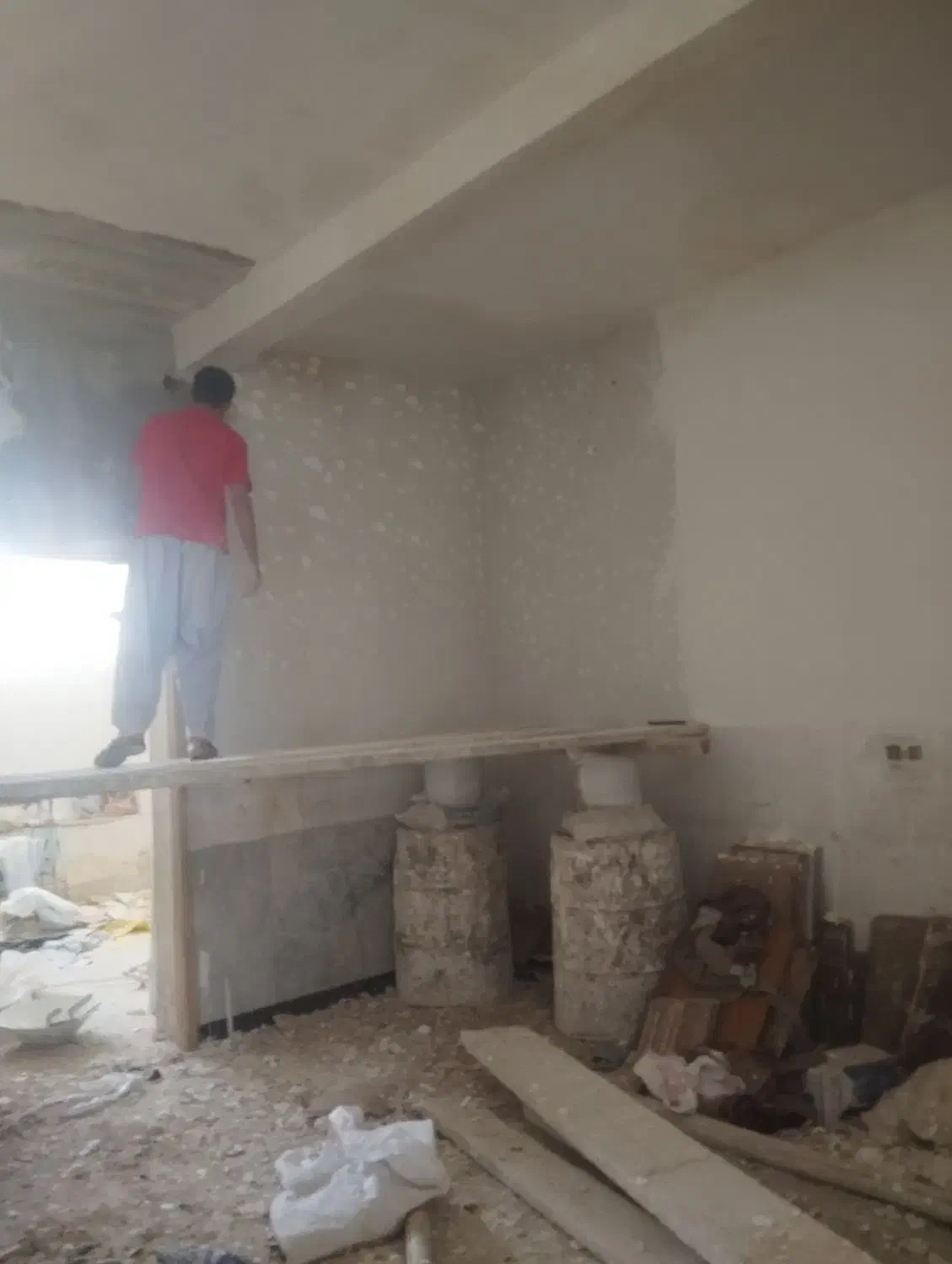 گچکاری و لکه گیری استا کار افغان  پذیرفته میشود|خدمات پیشه و مهارت|زاهدان, |دیوار