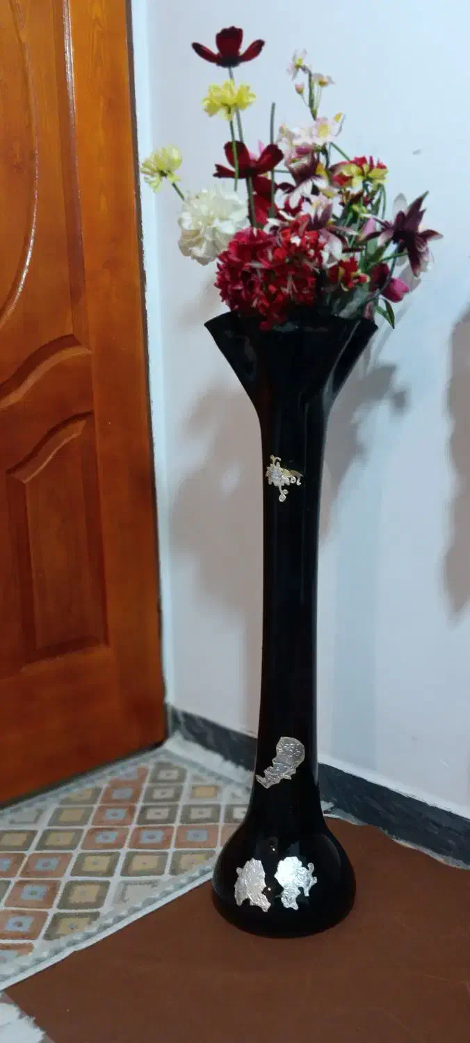 گلدان با گل های داخلش 200هزار|گل مصنوعی|نهاوند, |دیوار