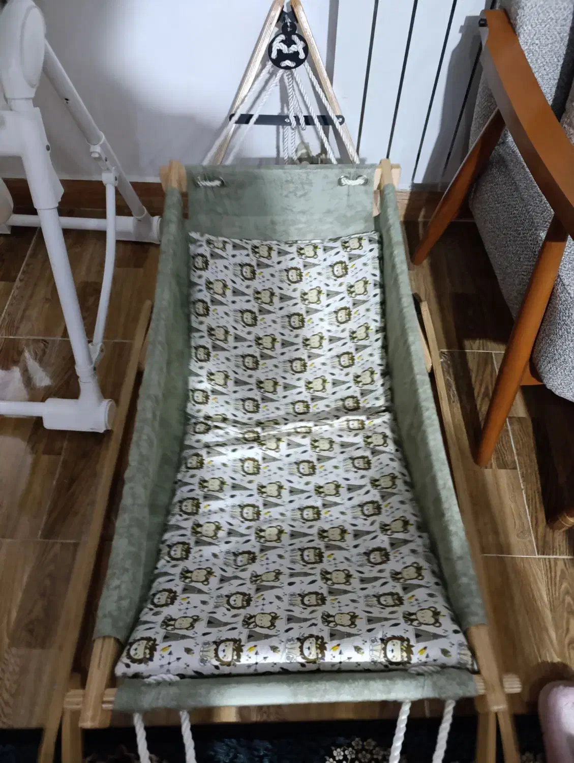 ننو|تخت و صندلی بچه|رشت, پیرکلاچای|دیوار