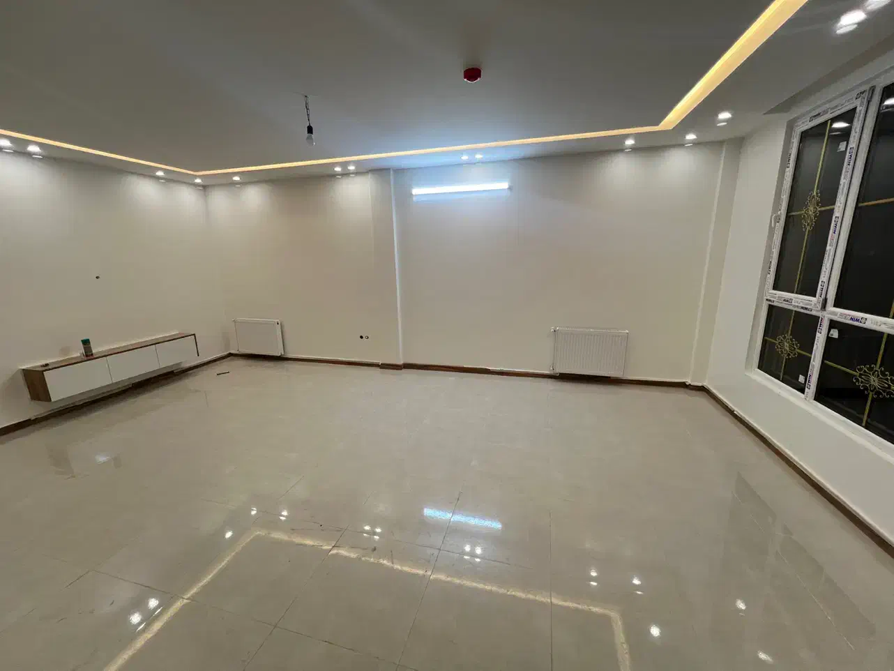 ۸۵ متر تکواحدی پارکینگ اصلی افسریه والفجر