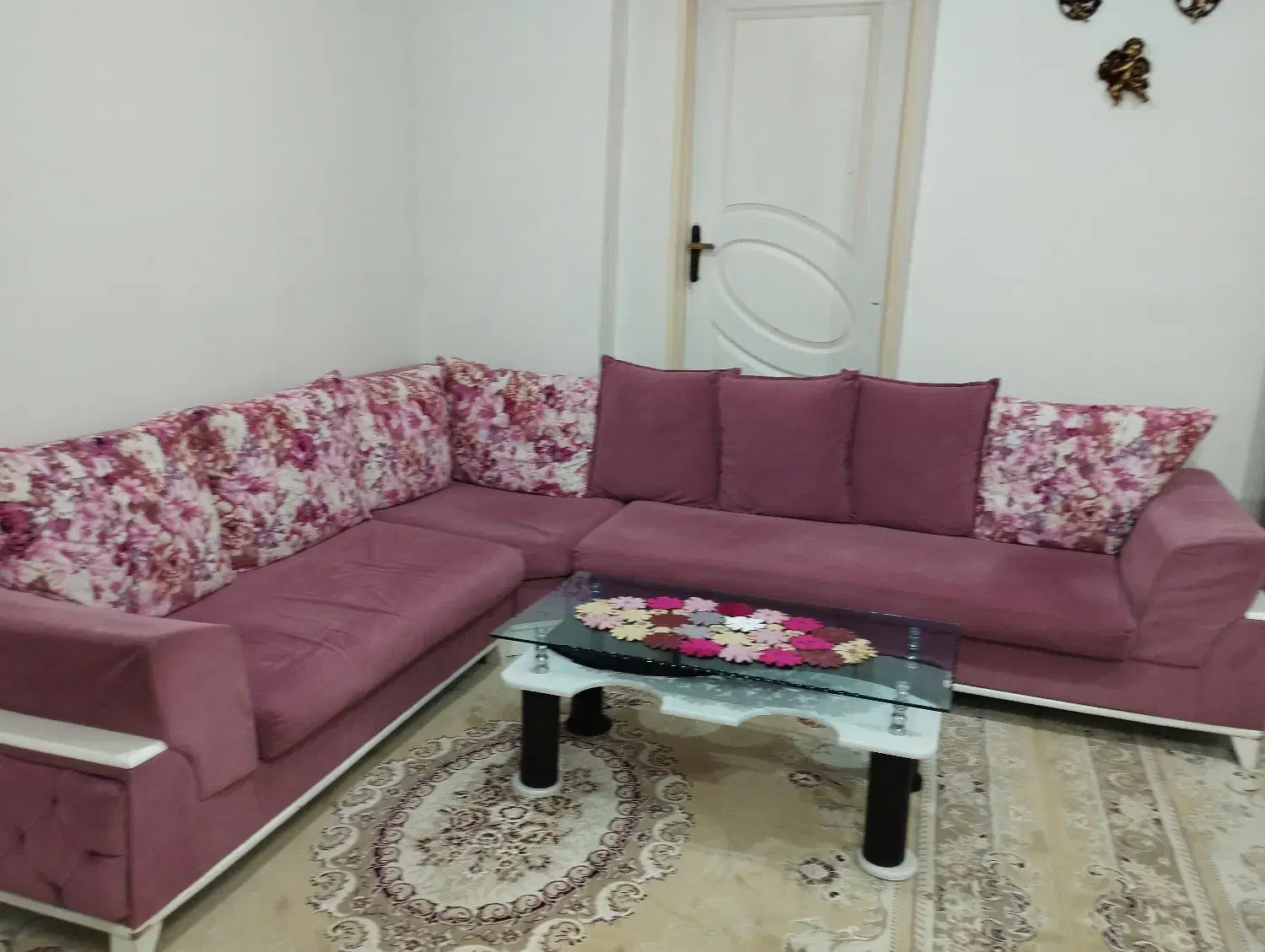 مبل L همراه با میز عسلی|مبلمان خانگی و میز عسلی|پیر سلیمان, |دیوار