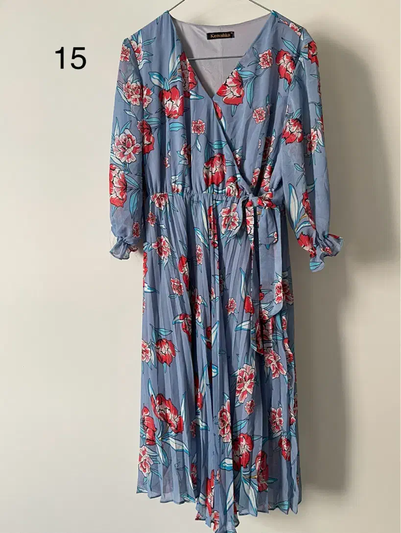 لباس مجلسی نو و در حد نو|لباس|شیراز, آزادی|دیوار