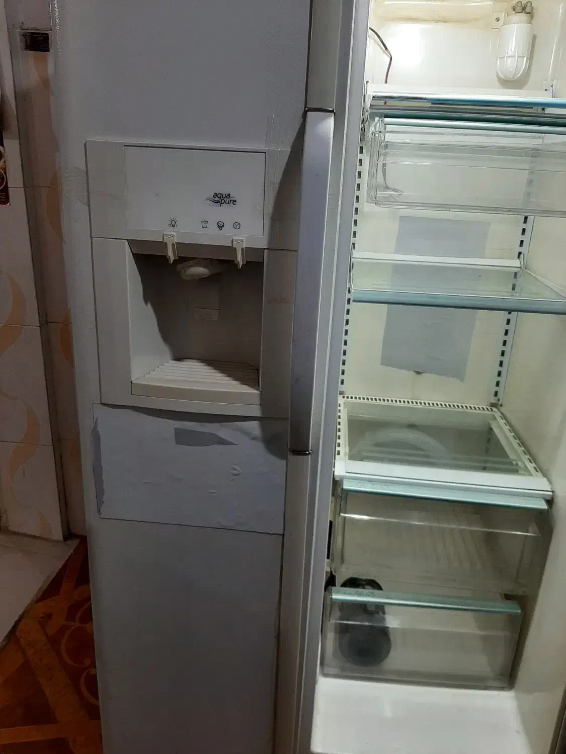 یخچال فریزر ساید کار میکند یک مشکل کوچیک داره|یخچال و فریزر|بروجرد, |دیوار