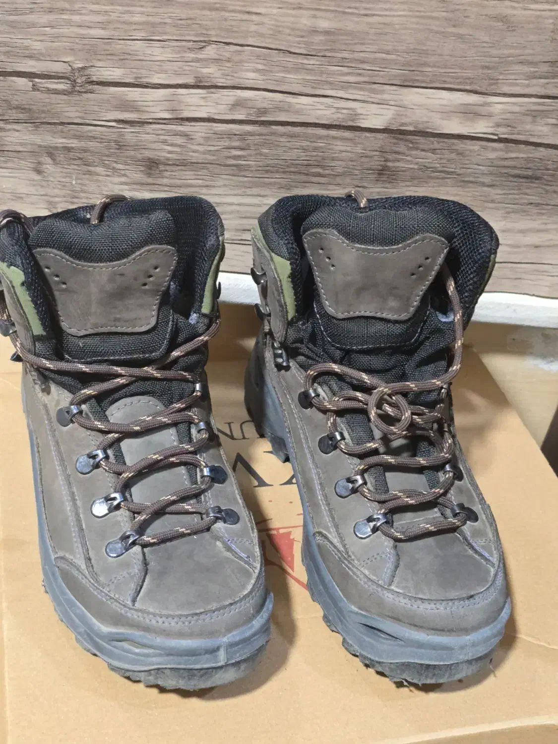 کفش کوه مکوان|کیف، کفش، کمربند|سیرجان, |دیوار