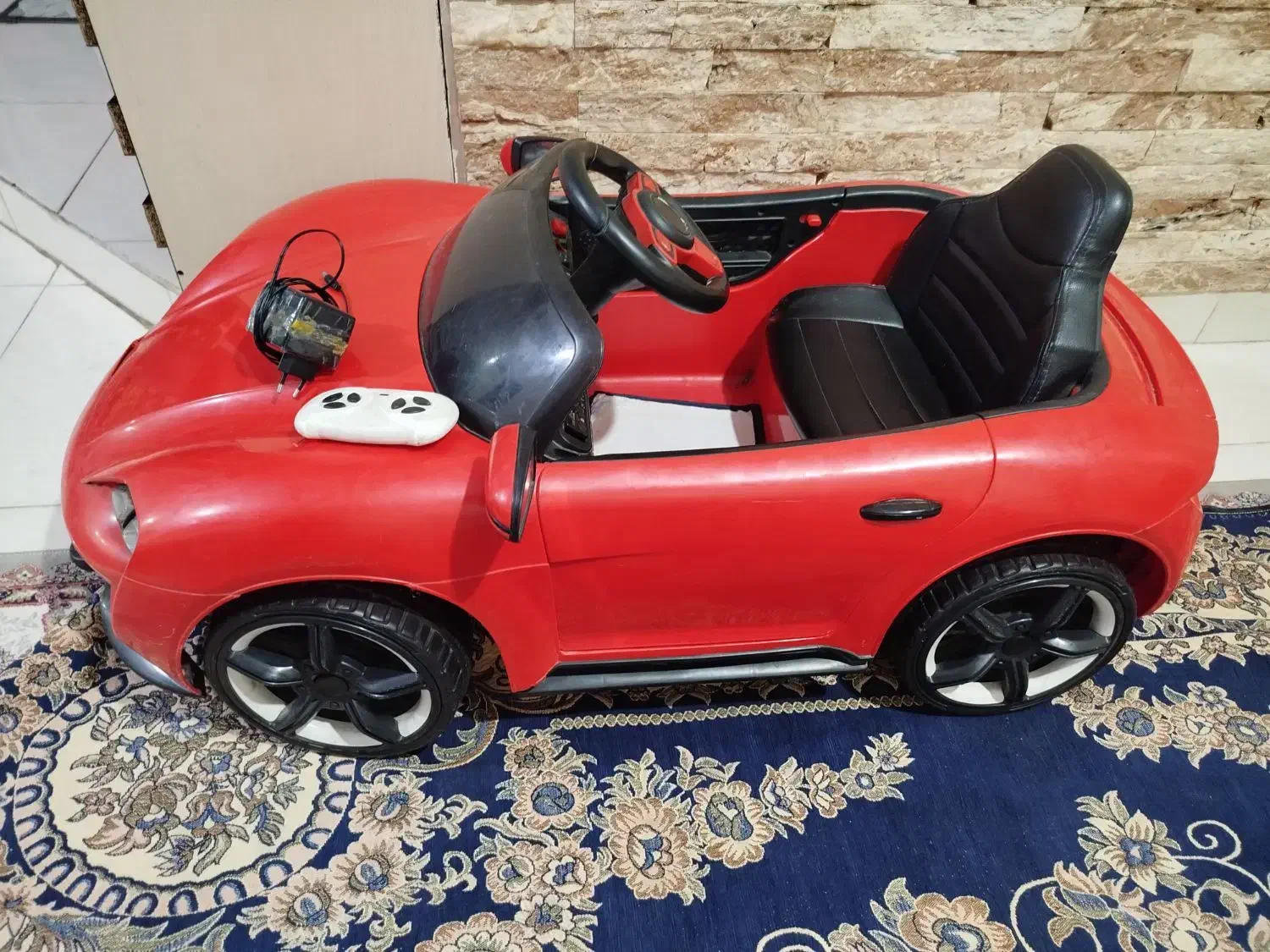 ماشین شارژی|اسباب‌بازی بچه|رباط‌کریم, رباط‌کریم|دیوار