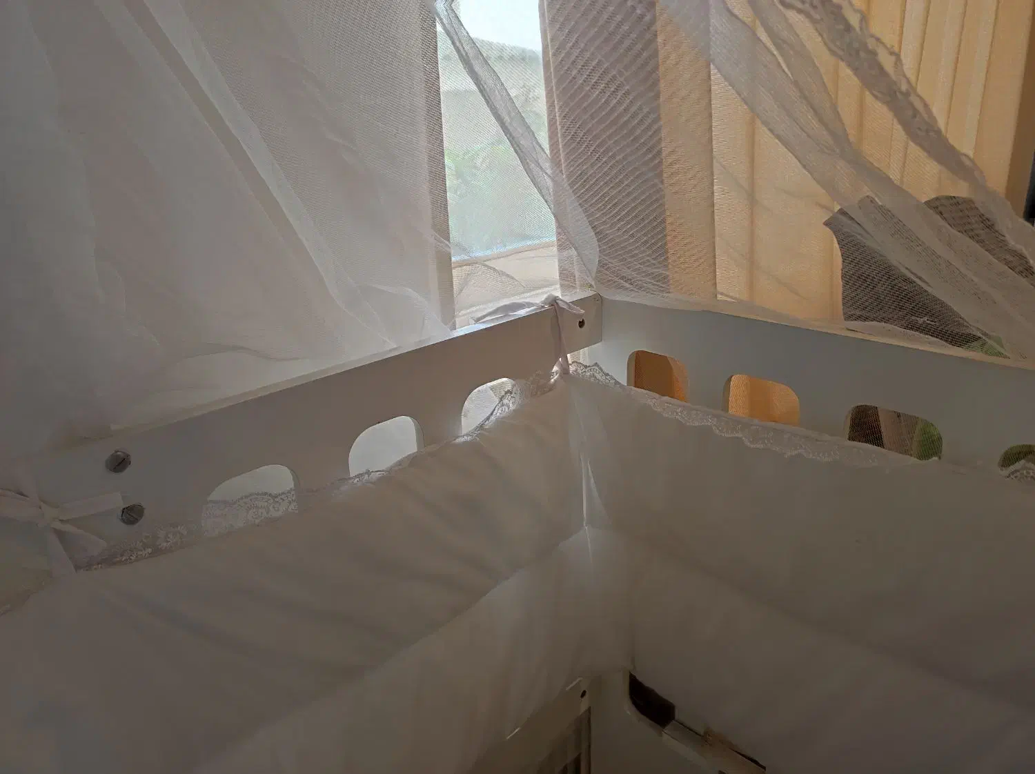 تخت کودک بغل مادر|تخت و سرویس خواب|کتالم و سادات شهر, |دیوار