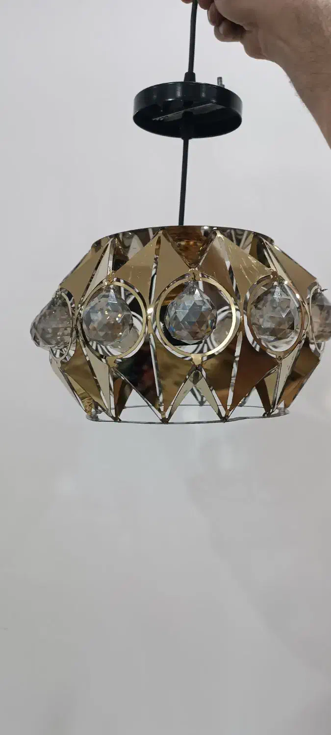 لوستر درحدنو|لوستر و چراغ آویز|قدس, شهر‌قدس|دیوار