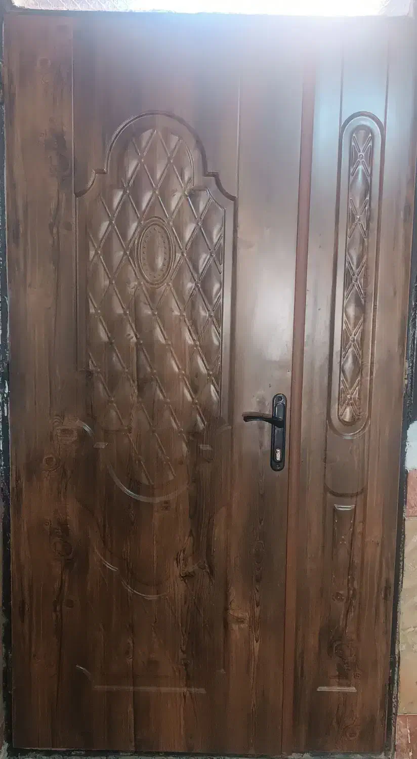 درب منزل چوبی در حد نو|مصالح و تجهیزات ساختمان|سبزوار, شرق کال جنوبی (شمس آبادی)|دیوار