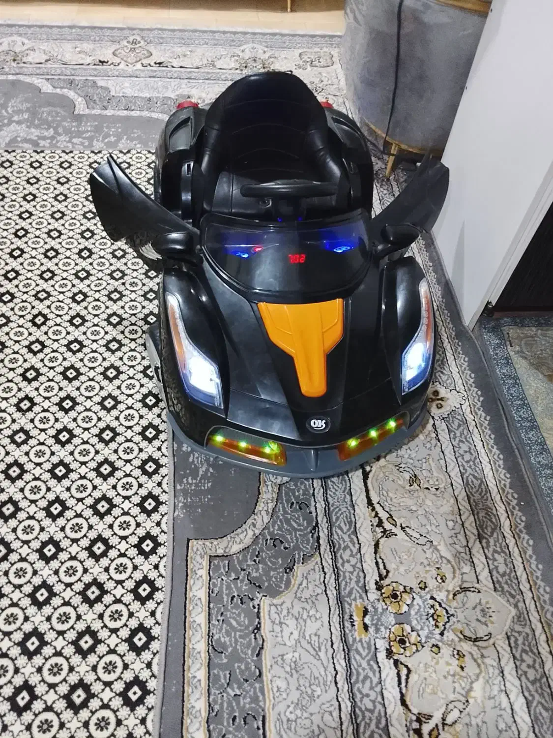 ماشین شارژی سالم بخاطر کوچک شدن برای بچم|اسباببازی بچه|شهرکرد, |دیوار