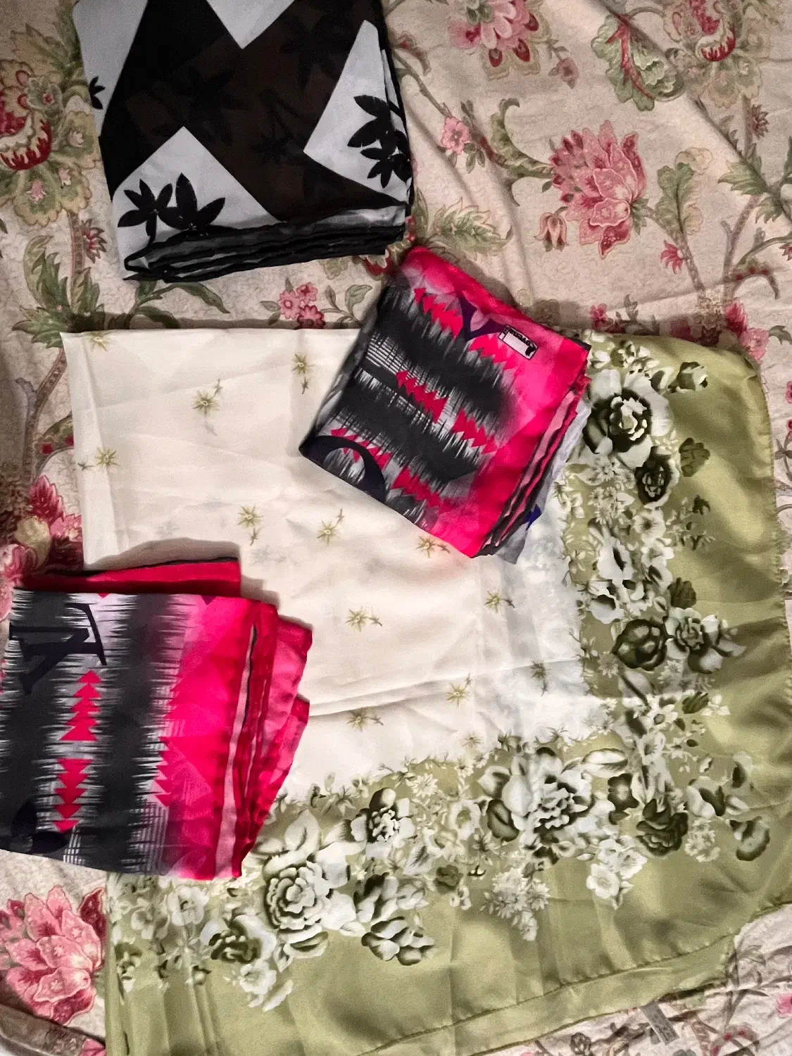 انواع روسری زیر قیمت بازار|لباس|تربت جام, بیست متری منبع آب|دیوار