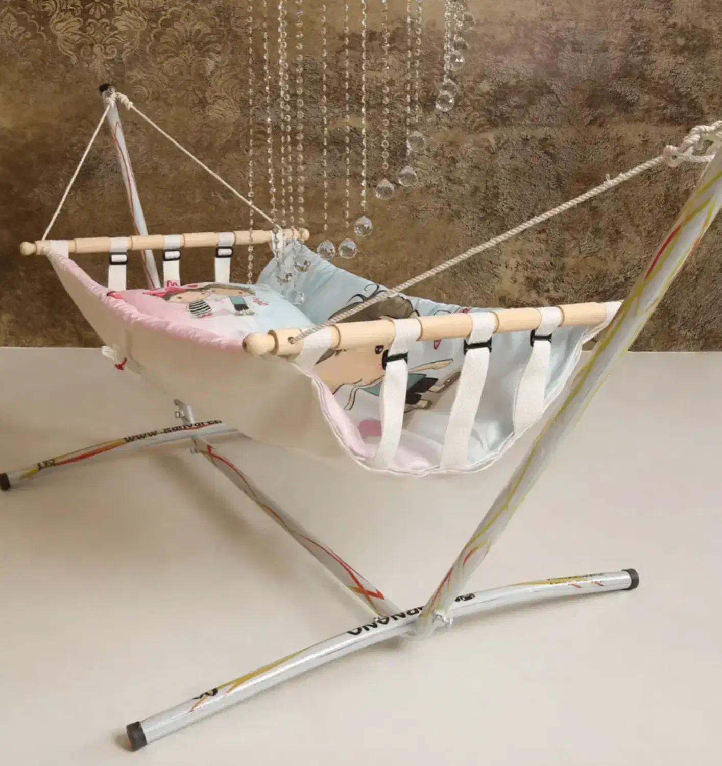 ننو -گهواره نوزاد فلزی - بانوج|اسباب و اثاث بچه|مشهد, کوه سنگی|دیوار