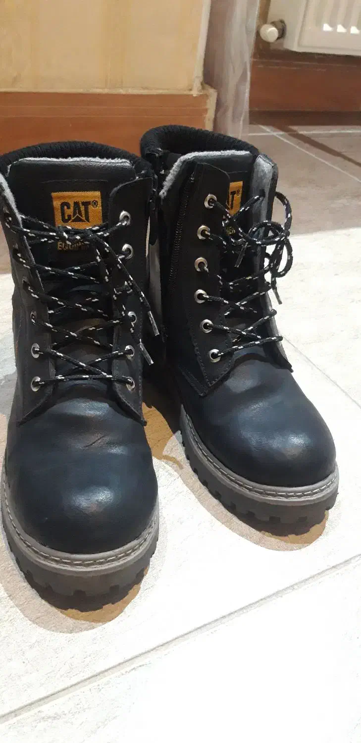 پوتین پسرانه|کیف، کفش، کمربند|اندیشه, شهرک صدف|دیوار