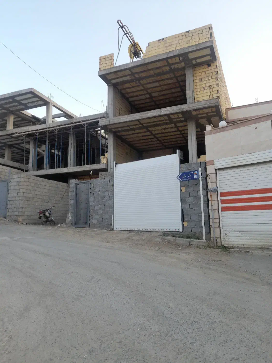 فروش منزل سه طبقه سفت کاری|فروش خانه و ویلا|زاینده رود, |دیوار