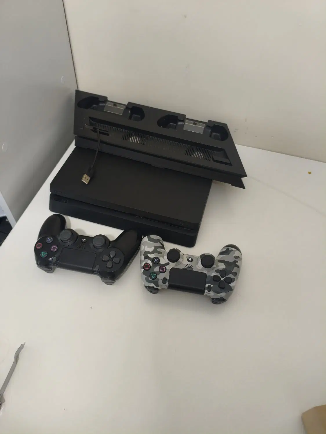 ps4 اسلیم یک ترابایت به همراه شارژر دسته|کنسول، بازی ویدئویی و آنلاین|تهران, جهاد|دیوار