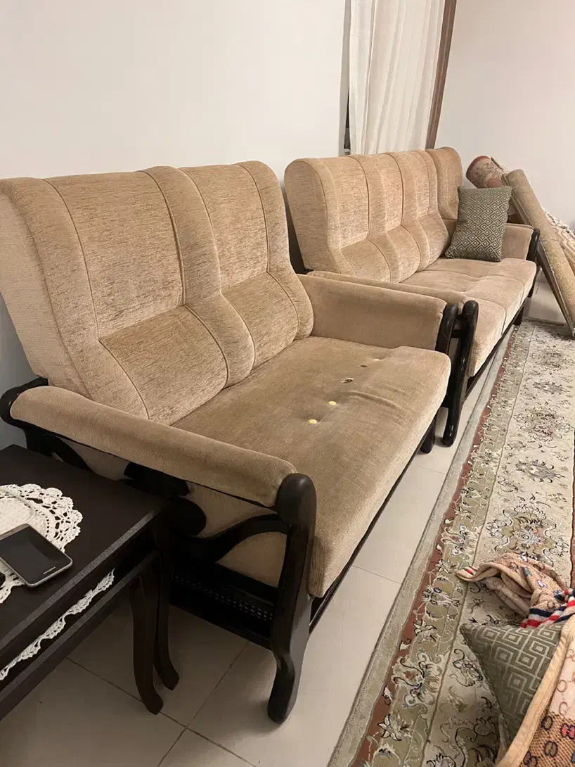 مبل ۷ نفره چوب گردو بهمراه میز جلو مبلی|مبلمان خانگی و میز عسلی|رشت, شهرک قدس|دیوار