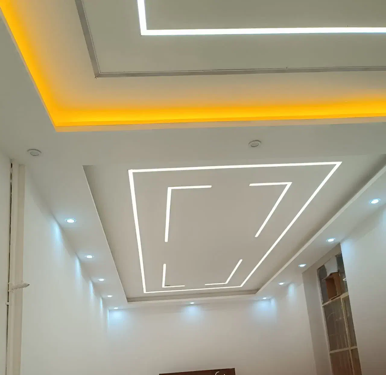 برقکار لاین نوری برق ساختمان نورپردازی هالوژن|خدمات پیشه و مهارت|شیراز, گلدشت معالی‌آباد|دیوار