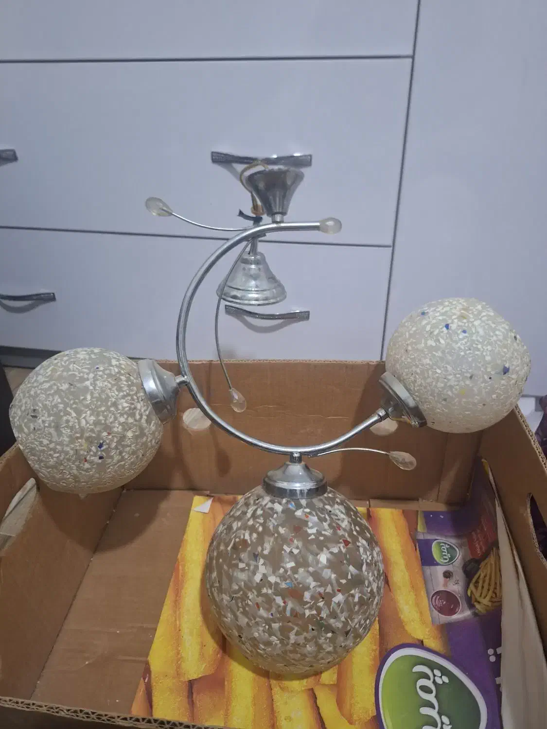 لوستر سه شاخه درحد نو وروکش صندلی|لوستر و چراغ آویز|ساوه, |دیوار