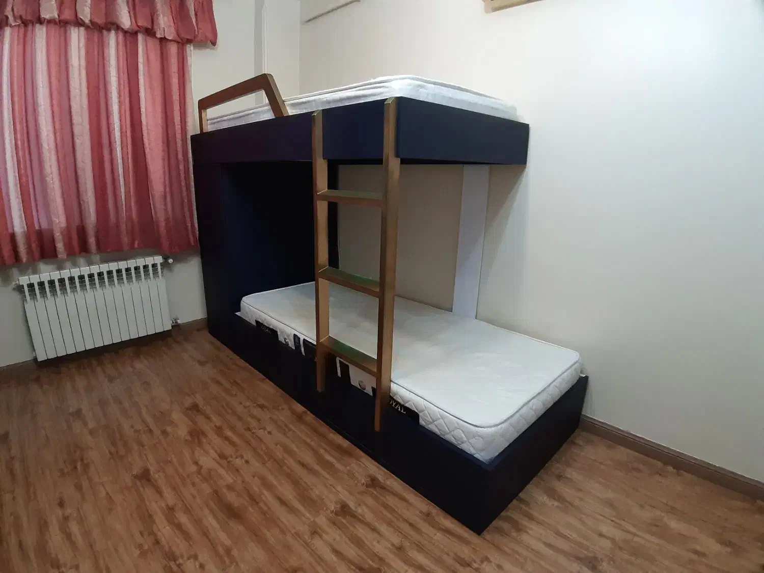 فروش مجموعه تخت و میز مطالعه سفارشی ساز|تخت و سرویس خواب|رشت, پل تالشان|دیوار